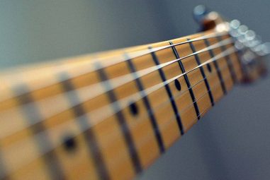 Can Electric Guitar Strings Be Used On An Acoustic?